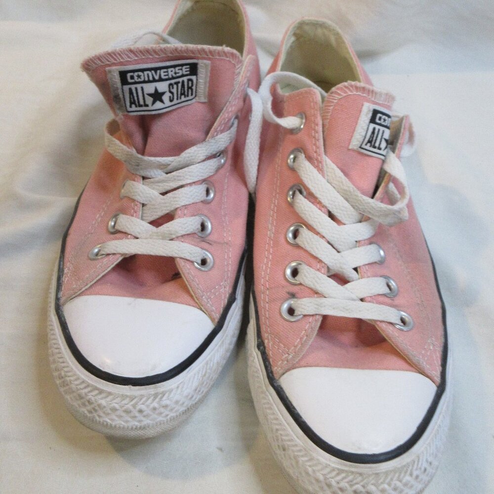 RARE~ PINK CONVERSE ALL STARS LOW TOP~WOMEN'S SIZE 7.5, MEN'S/UK 5.5
